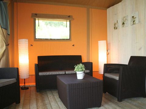 Tente en toile et en bois 5 personnes - LODGE VIP 55 m²