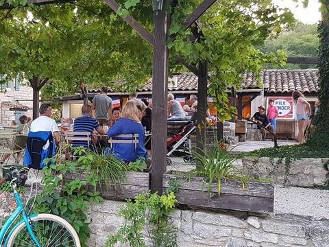 Camping Des Arcades - Camping Lot - Image N°48