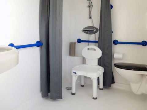 MOBILHOME 4 personnes - Classique 2 chambres 4.  PMR ( Personnes à mobilité réduite prioritairement)