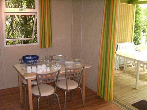 CHALET 4 personnes - STANDARD TRIANON 20m²  2 chambres - terrasse couverte
