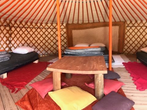 TENTE 4 personnes - Yourte RENARD - Pas de cuisine, pas de sanitaires (ni WC, ni salle de bain)