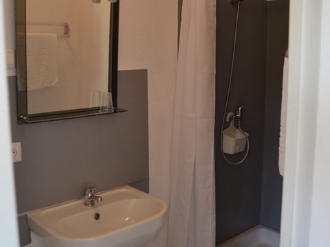 CHAMBRE 3 personnes - Motel plein pied sans cuisine