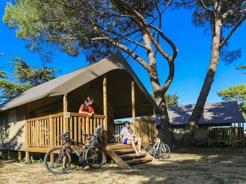 Tente en toile et en bois 4 personnes - Tente Lodge Confort sans sanitaire - 2 chambres