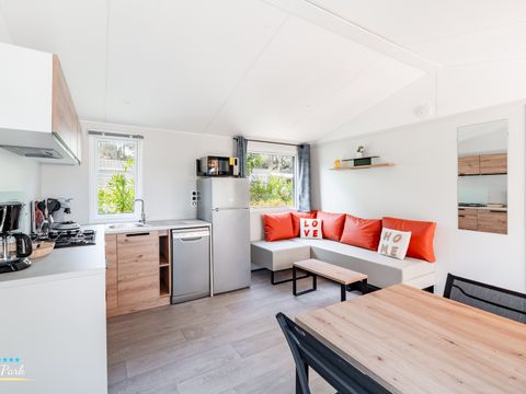 Mobilhome 4 personnes - Premium 31m² - 2 chambres - Lave Vaisselle - Terrasse semi-couverte 15m²