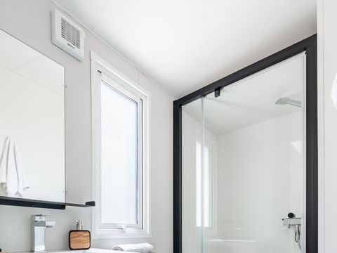 Mobilhome 4 personnes - Premium 31m² - 2 chambres - Lave Vaisselle - Terrasse semi-couverte 15m²