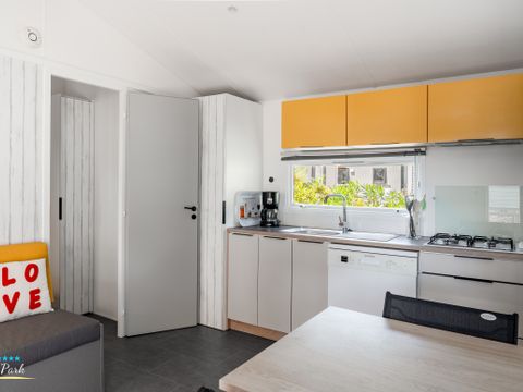 Mobilhome 4 personnes - Premium 32m² - 2 chambres - 2 salles de bain - Lave Vaisselle - Terrasse semi-couverte 15m²