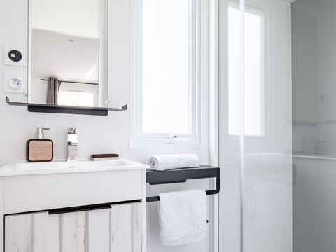 Mobilhome 4 personnes - Premium 32m² - 2 chambres - 2 salles de bain - Lave Vaisselle - Terrasse semi-couverte 15m²
