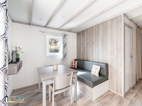 Chalet 4 personnes - Confort 26.5m² - 2 chambres - Terrasse couverte - TV