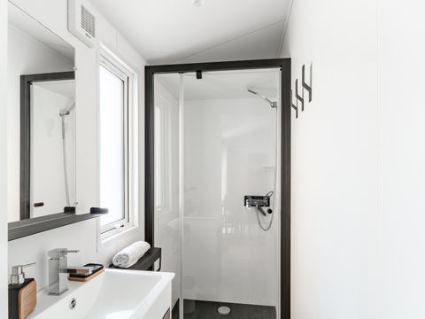 Mobilhome 6 personnes - Premium 33m² - 3 chambres - Lave Vaisselle - Lit 160 - Terrasse semi-couverte 15m²