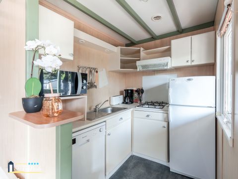 CHALET 4 personnes - Chalet Premium 35m² (2 chambres) + Climatisation + Lave-vaisselle + Terrasse couverte 12m²