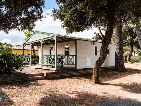 Chalet 4 personnes - Premium 35m² - 2 chambres - Climatisation - Lave-vaisselle - Terrasse couverte 12m²
