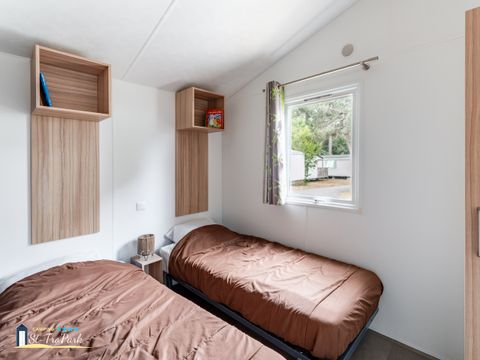 Mobilhome 4 personnes - Confort 27.5m² - 2 chambres - Terrasse bois semi-couverte 11m²