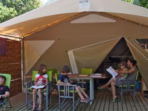 Tente en toile et en bois 5 personnes - Petit Lodge 20m² (2 chambres) sans sanitaires 5 pers
