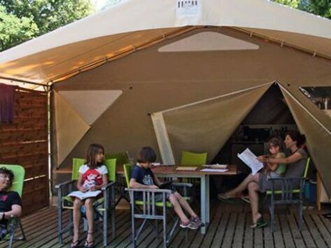 Tente en toile et en bois 5 personnes - Petit Lodge 3 Pièces 5 Personnes Sans Sanitaire