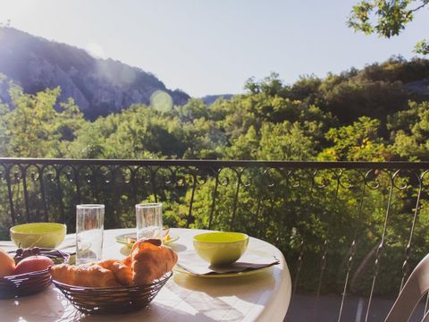 STUDIO 3 personnes - BALCON TV