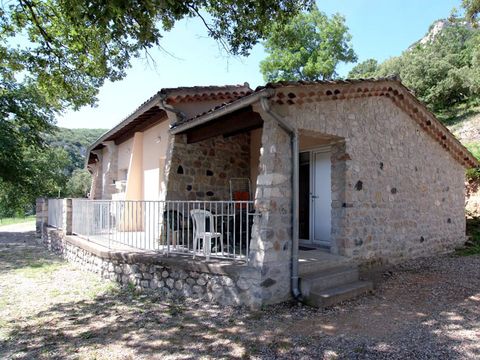 GÎTE 4 personnes - Pavillon avec vue - 1 chambre avec Clim + terrasse et TV