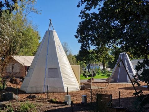HÉBERGEMENT INSOLITE 4 personnes - TIPI SANS SANITAIRES
