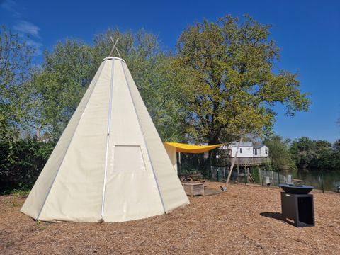 HÉBERGEMENT INSOLITE 4 personnes - TIPI SANS SANITAIRES