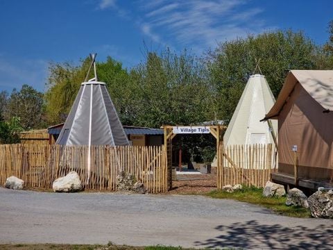 HÉBERGEMENT INSOLITE 4 personnes - TIPI SANS SANITAIRES