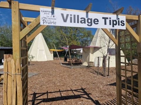 HÉBERGEMENT INSOLITE 4 personnes - TIPI SANS SANITAIRES
