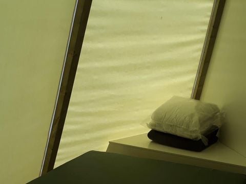 HÉBERGEMENT INSOLITE 4 personnes - TIPI SANS SANITAIRES