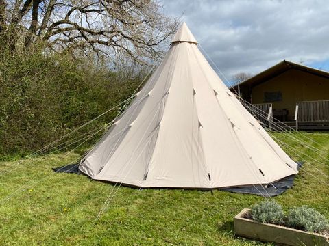 TENTE 4 personnes - Tente Tipi - sanitaires communs