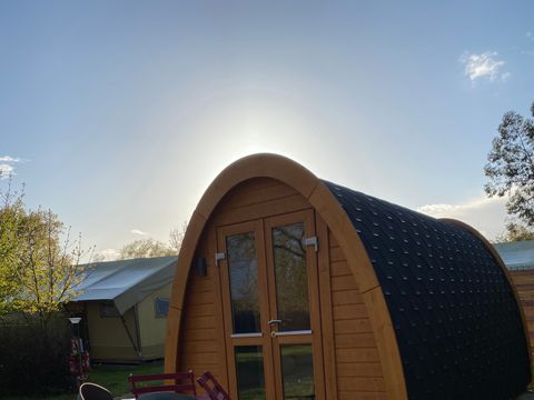 HÉBERGEMENT INSOLITE 4 personnes - Cabane Pod - sanitaires communs