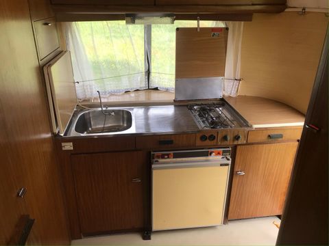 CARAVANE 2 personnes - Eriba Toinette - sanitaires communs