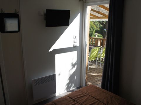 MOBILHOME 4 personnes - Premium 32m² 2 chambres + 2 salles de bain + lit 160 + 2 TV + climatisation