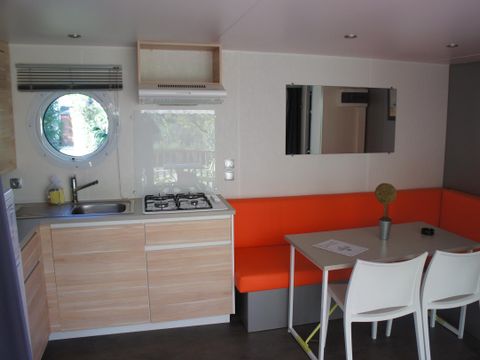 MOBILHOME 4 personnes - Premium 32m² 2 chambres + 2 salles de bain + lit 160 + 2 TV + climatisation