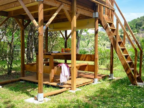 HÉBERGEMENT INSOLITE 2 personnes - Tente bivouac plus + terrasse et frigo