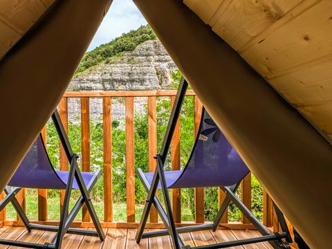 HÉBERGEMENT INSOLITE 2 personnes - Tente bivouac plus + terrasse et frigo