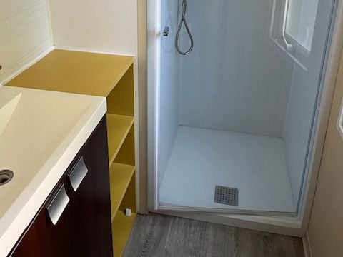 MOBILHOME 5 personnes - Standard 32 m² 2 chambres + terrasse 12m² semi-couverte (9m²)