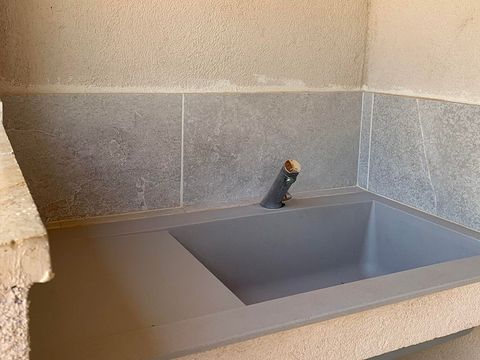 Emplacement - Grand confort avec sanitaire Individuel - Plancha