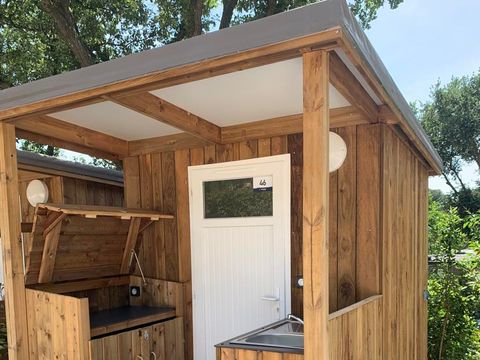 Emplacement - Avec sanitaire individuel uniquement pour caravane ou camping car - Électricité 10A