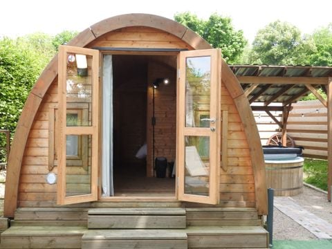 HÉBERGEMENT INSOLITE 2 personnes - POD + JACUZZI PRIVATIF - 1 Chambre 
