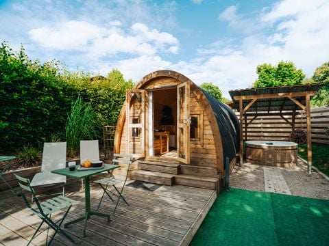 HÉBERGEMENT INSOLITE 2 personnes - POD + JACUZZI PRIVATIF - 1 Chambre 