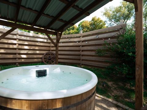 HÉBERGEMENT INSOLITE 2 personnes - Insolite 2 personnes - POD + JACUZZI PRIVATIF - 1 Chambre