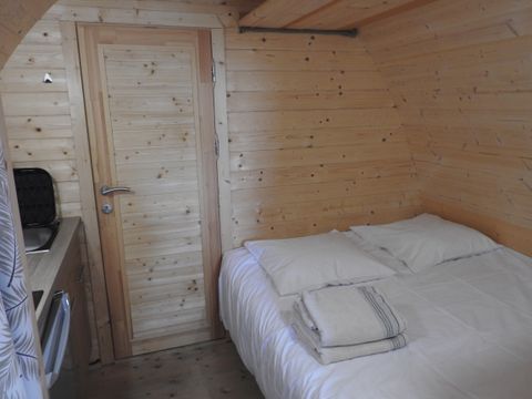 HÉBERGEMENT INSOLITE 2 personnes - Insolite 2 personnes - POD + JACUZZI PRIVATIF - 1 Chambre