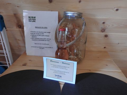 HÉBERGEMENT INSOLITE 2 personnes - Insolite 2 personnes - POD + JACUZZI PRIVATIF - 1 Chambre