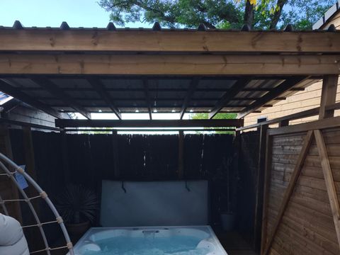 Chalet 4 personnes - Luxe FABRE 4 pers. 2 ch. 2 sdb. 1/4 pers. (possibilité jacuzzi privatif en option)