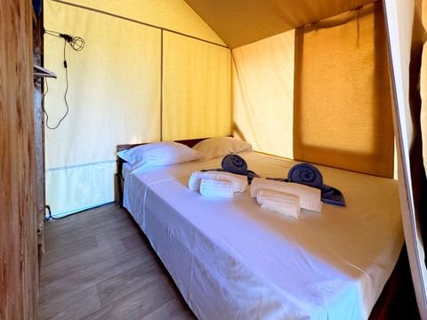 Tente en toile et en bois 5 personnes - Klahari Lodge
