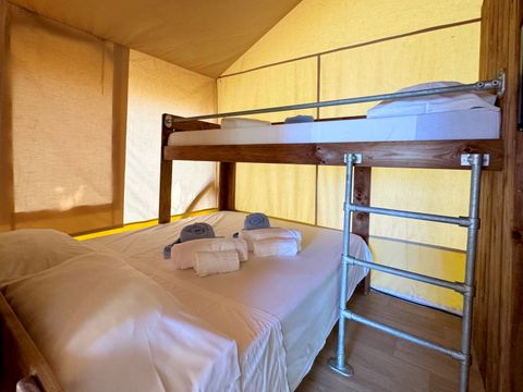 Tente en toile et en bois 5 personnes - Klahari Lodge