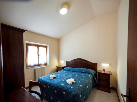 APPARTEMENT 5 personnes - (2 personnes incluses - 3 personnes supplémentaires possibles moyennant un supplément, veuillez contacter le camping)