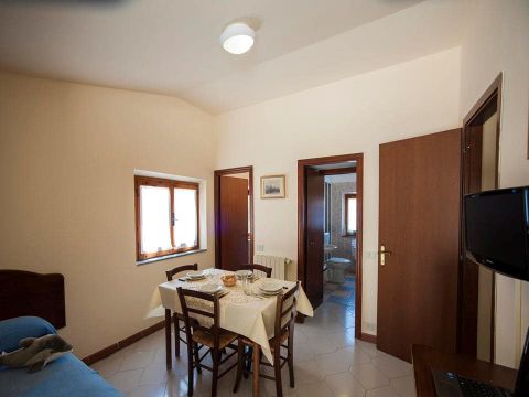 APPARTEMENT 5 personnes - (2 personnes incluses - 3 personnes supplémentaires possibles moyennant un supplément, veuillez contacter le camping)