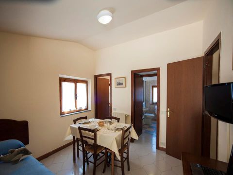 APPARTEMENT 5 personnes - (2 personnes incluses - 3 personnes supplémentaires possibles moyennant un supplément, veuillez contacter le camping)