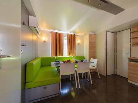 MOBILHOME 2 personnes - (2 personnes incluses - 4 personnes supplémentaires possibles avec supplément, veuillez contacter le camping)