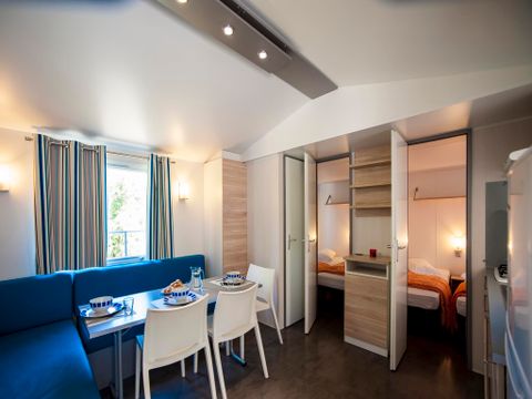 MOBILHOME 2 personnes - (2 personnes incluses - 4 personnes supplémentaires possibles avec supplément, veuillez contacter le camping)