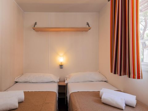 MOBILHOME 6 personnes - (2 personnes incluses - 4 personnes supplémentaires possibles avec supplément, veuillez contacter le camping)