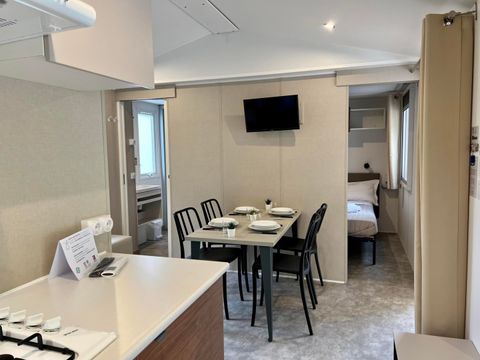 MOBILHOME 4 personnes - (2 personnes incluses - 2 personnes supplémentaires possibles moyennant un supplément, veuillez contacter le camping)